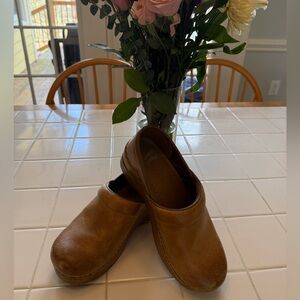 Dansko honey clog size 37 / 7.5